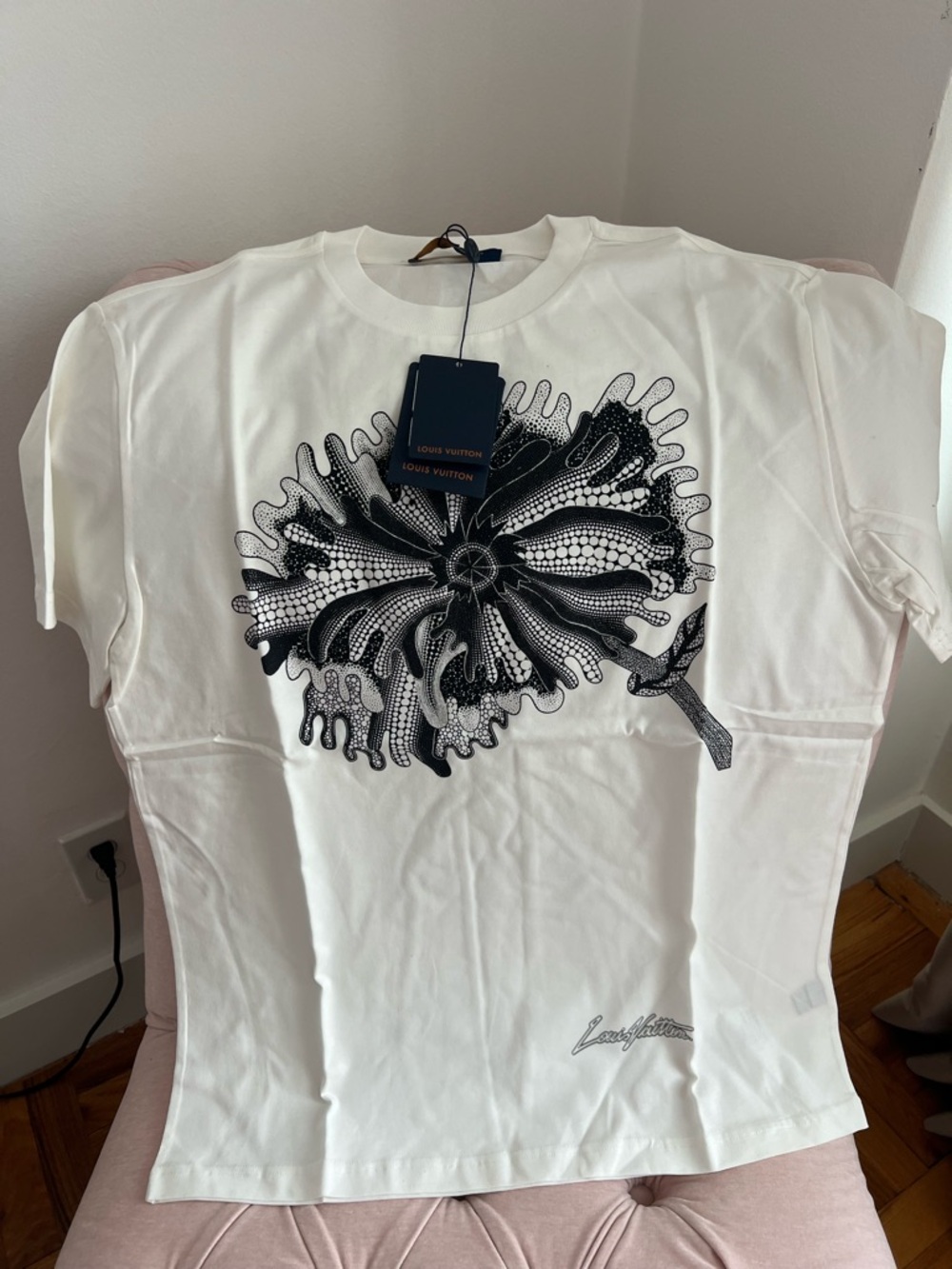 Louis Vuitton White T-Shirt with Black Graphic Floral Burst